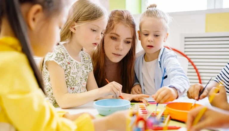 Bé kén ăn ở trường thì làm sao